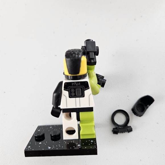 Lego minifigure series 26 space Blactron Mutant - Picture 3 of 3